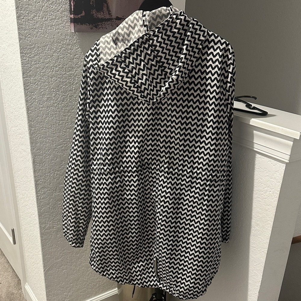 Chic Chevron Patterned Rain/Windbreaker Jacket Bn… - image 2
